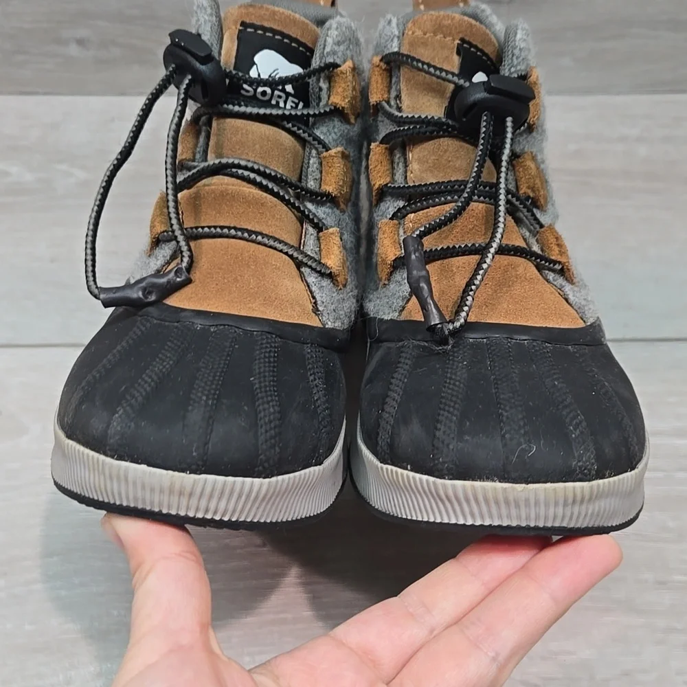 Sorel Kids BigGirl Out And About Ankle  Waterproof Duck Boot Sneakers Shoes Sz 4